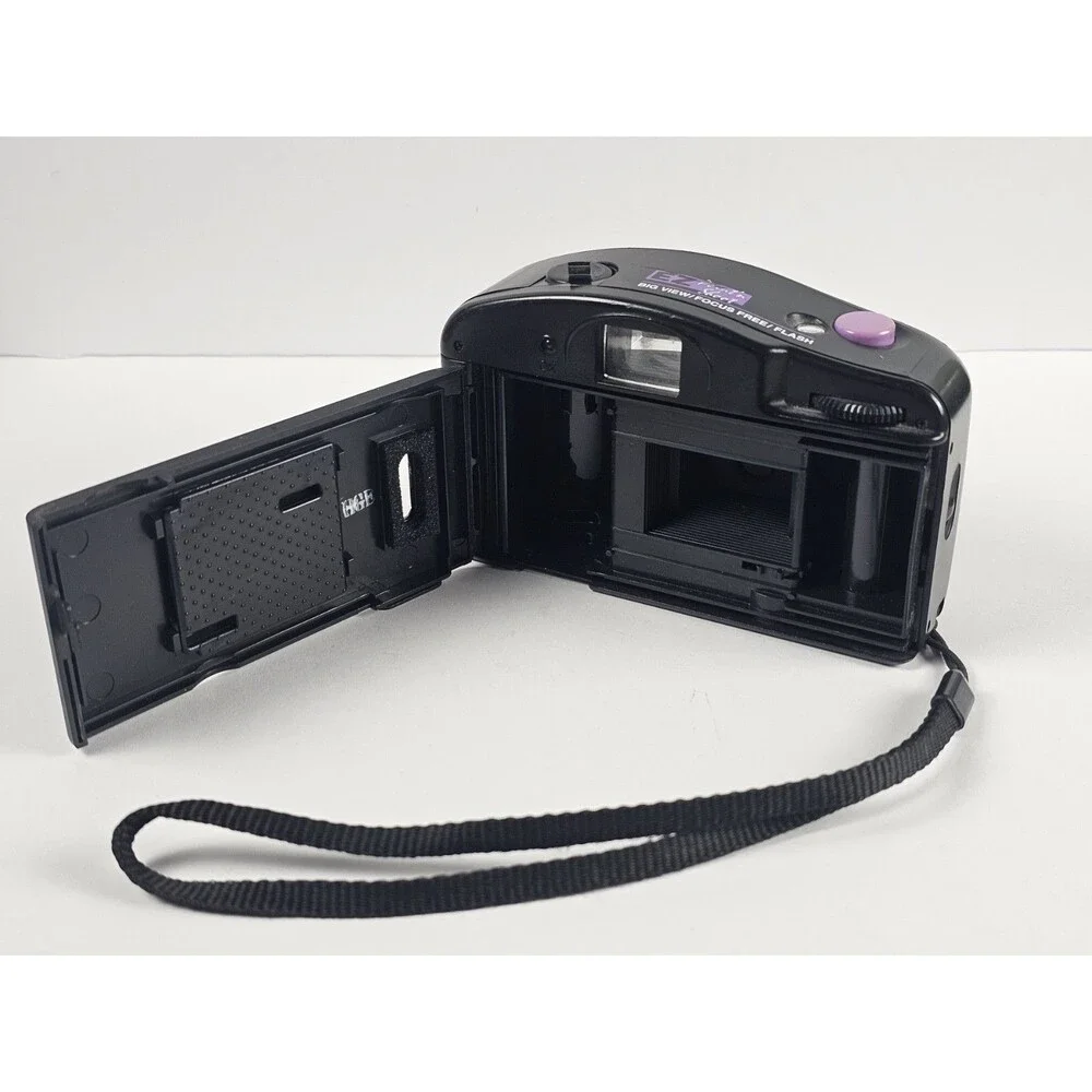 Vivitar EZ Point & Shoot 35mm Film Camera Big View Focus Free Flash Black Purple